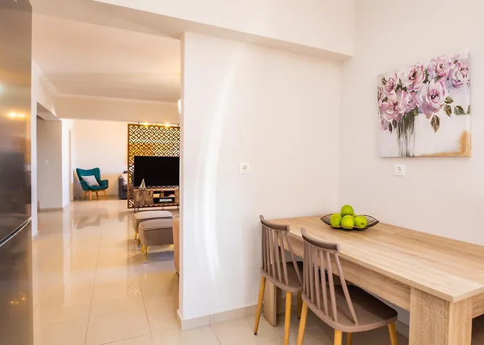 Danai بيت للعطل Voládha